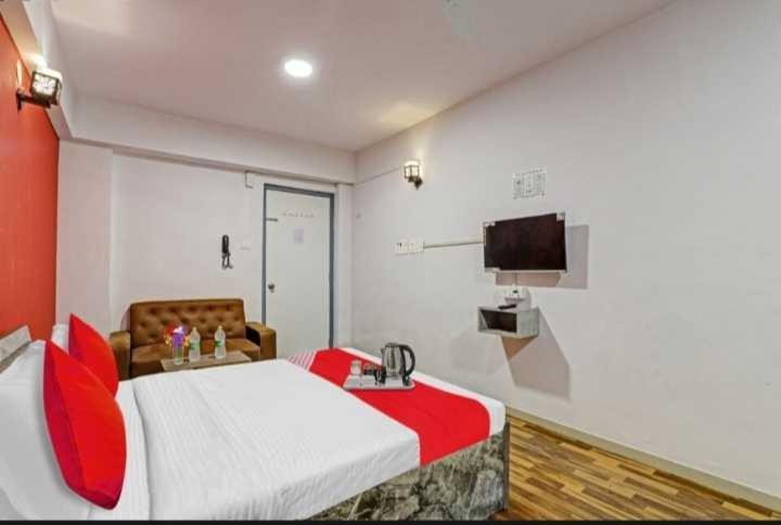 Oyo Hotel Apple Inn Сурат Экстерьер фото